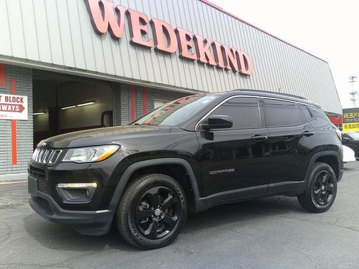 Diamond Black Crystal Pearlcoat 2023 Jeep Compass Limited