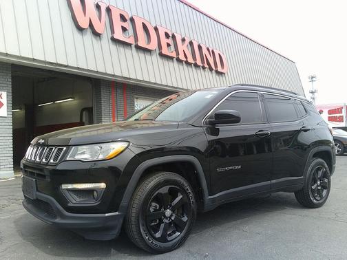 Diamond Black Crystal Pearlcoat 2023 Jeep Compass Limited