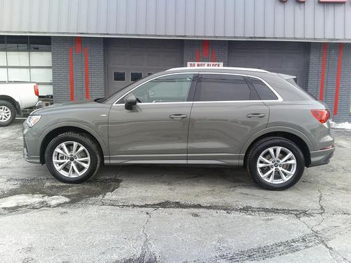 2025 Audi Q3 Premium 45 TFSI S line quattro Tiptronic