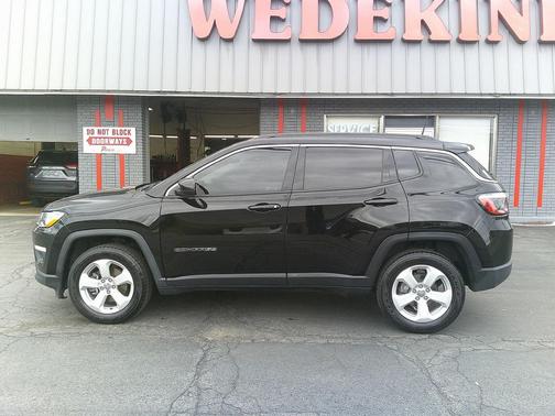 Diamond Black Crystal Pearlcoat 2021 Jeep Compass Latitude