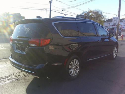 2018 Chrysler Pacifica Touring-L