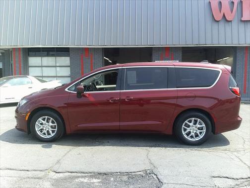 2023 Chrysler Voyager LX