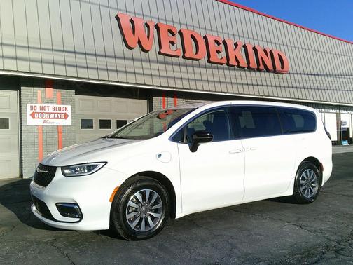 2024 Chrysler Pacifica Hybrid Select