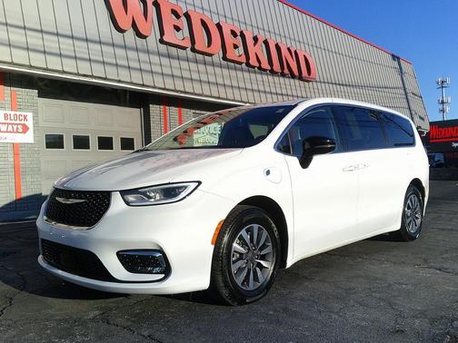 2024 Chrysler Pacifica Hybrid Select