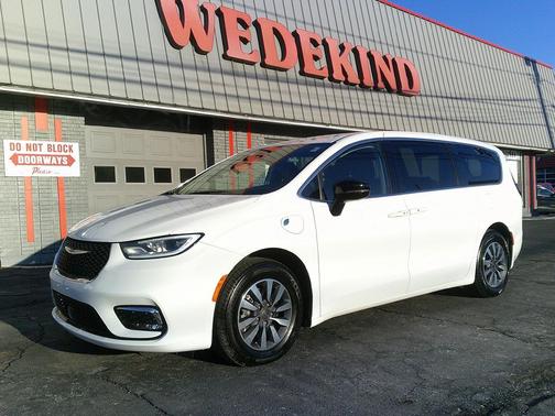 2024 Chrysler Pacifica Hybrid Select