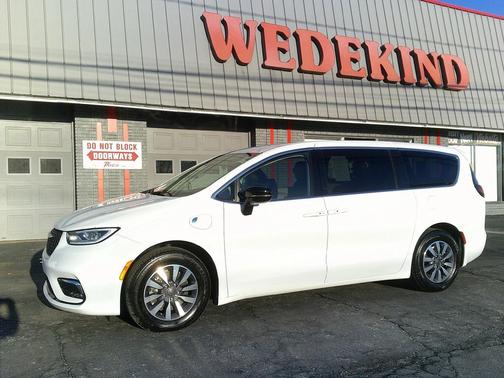 2024 Chrysler Pacifica Hybrid Select