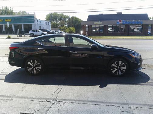 2022 Nissan Altima 2.5 SV