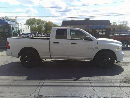 Brilliant Black Crystal Pearlcoat 2016 RAM 1500 Tradesman/Express