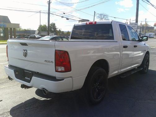 Brilliant Black Crystal Pearlcoat 2016 RAM 1500 Tradesman/Express