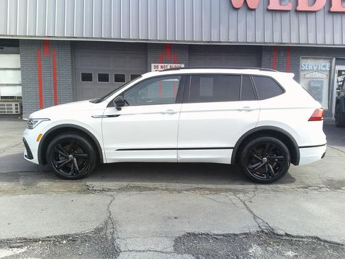 2023 Volkswagen Tiguan 2.0T SE R-Line Black 4MOTION