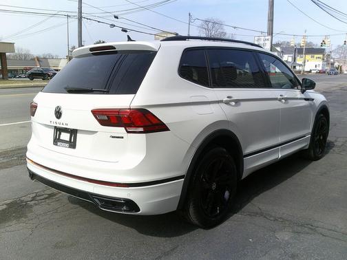 2023 Volkswagen Tiguan 2.0T SE R-Line Black 4MOTION