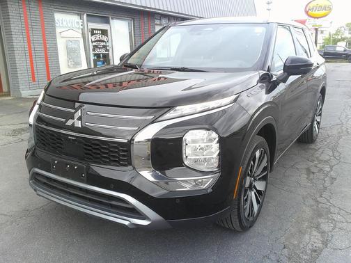 Gray 2025 Mitsubishi Outlander