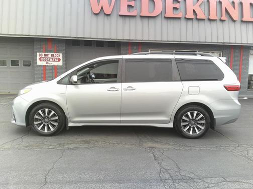 Celestial Silver Metallic 2019 Toyota Sienna LE