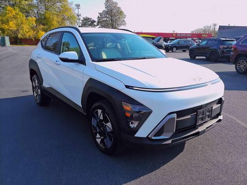 Atlas White 2025 Hyundai KONA SEL