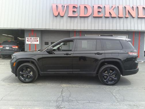 Diamond Black Crystal Pearlcoat 2022 Jeep Grand Cherokee L Limited
