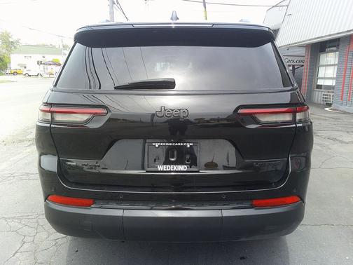 Diamond Black Crystal Pearlcoat 2022 Jeep Grand Cherokee L Limited