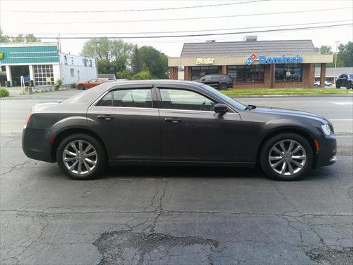 2017 Chrysler 300 Limited