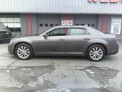 2017 Chrysler 300 Limited