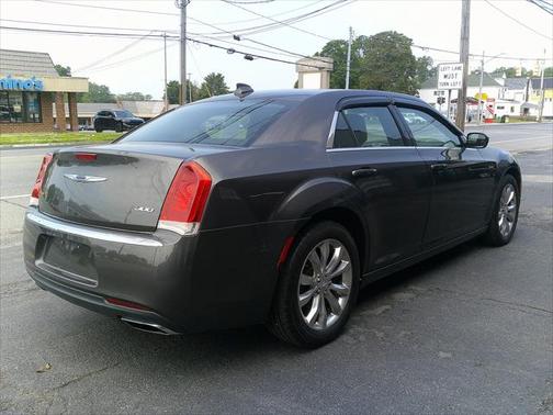 2017 Chrysler 300 Limited