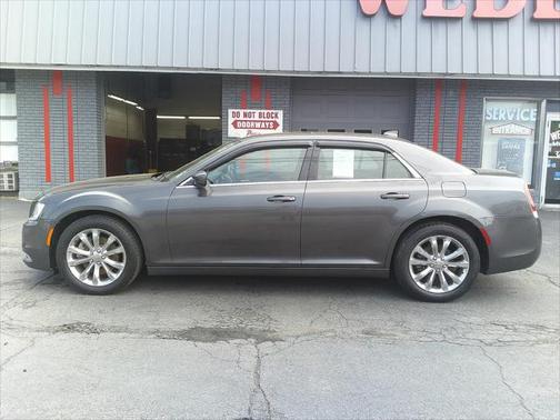 2017 Chrysler 300 Limited