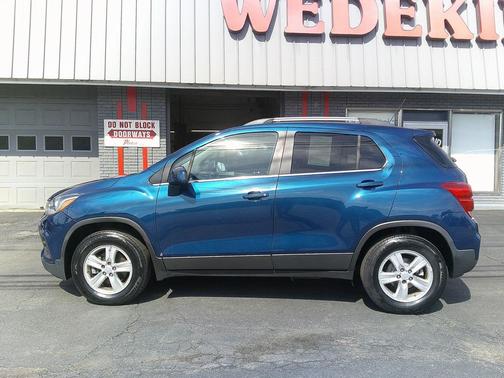 Pacific Blue Metallic 2019 Chevrolet Trax LT
