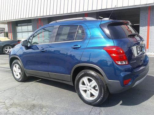 Pacific Blue Metallic 2019 Chevrolet Trax LT