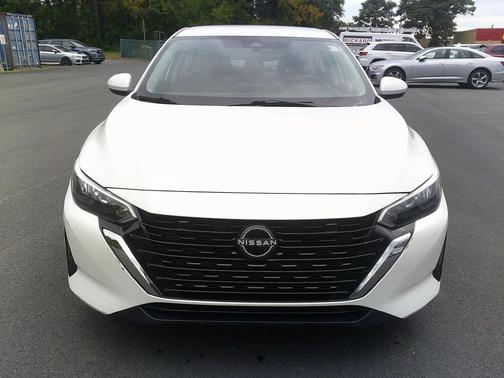 Aspen White Tricoat 2024 Nissan Sentra SV
