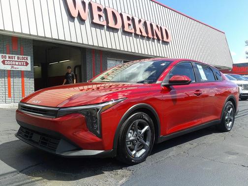 2025 Kia K4 LXS