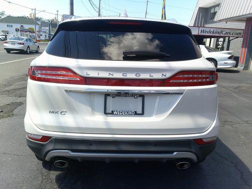 White 2019 Lincoln MKC Select