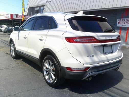 White 2019 Lincoln MKC Select