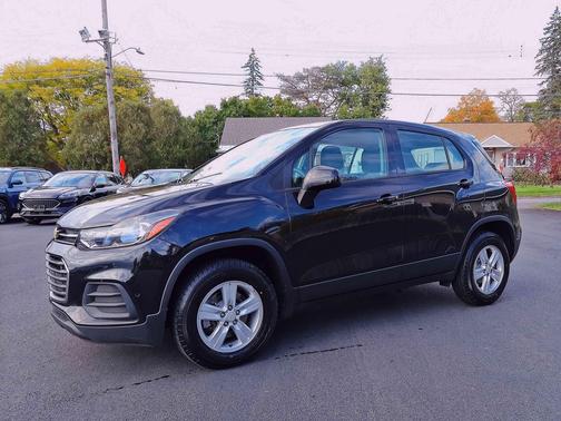 Mosaic Black Metallic 2021 Chevrolet Trax LS