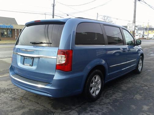 2011 Chrysler Town & Country Touring