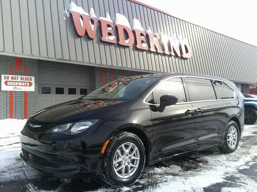 2024 Chrysler Voyager LX