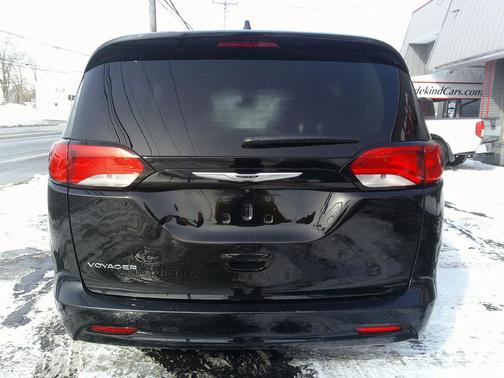 2024 Chrysler Voyager LX