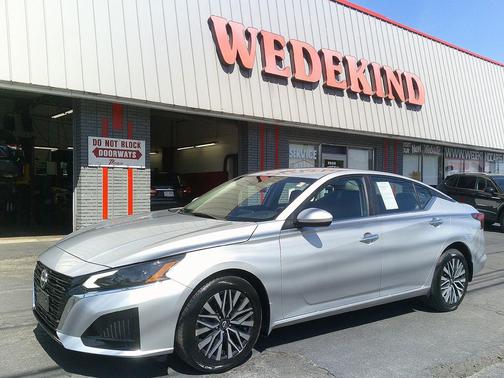 Brilliant Silver Metallic 2023 Nissan Altima 2.5 SV