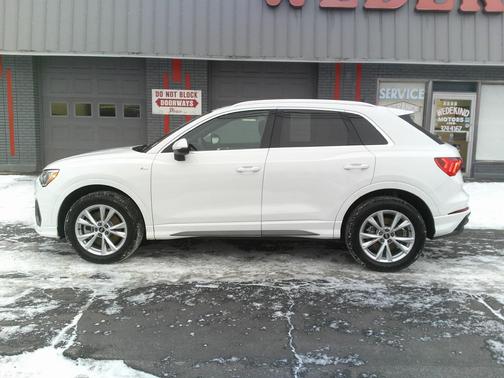 2022 Audi Q3 45 S line Premium