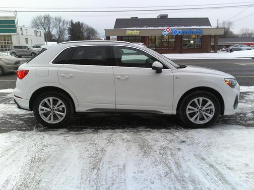 2022 Audi Q3 45 S line Premium