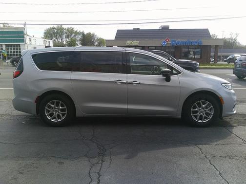 Silver Mist Clearcoat 2024 Chrysler Pacifica Touring L