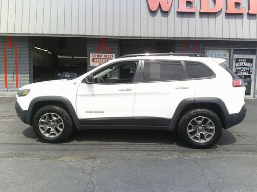 Bright White Clearcoat 2022 Jeep Cherokee Trailhawk