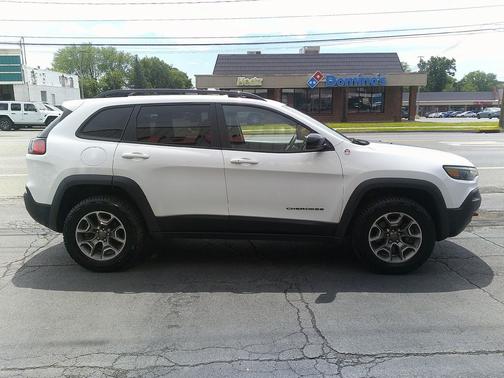 Bright White Clearcoat 2022 Jeep Cherokee Trailhawk