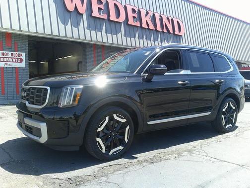 Ebony Black 2024 Kia Telluride S