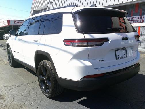 Bright White Clearcoat 2023 Jeep Grand Cherokee L Altitude