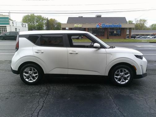 Snow White Pearl 2023 Kia Soul LX