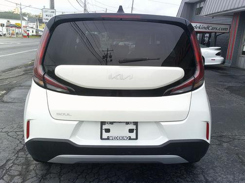 Snow White Pearl 2023 Kia Soul LX
