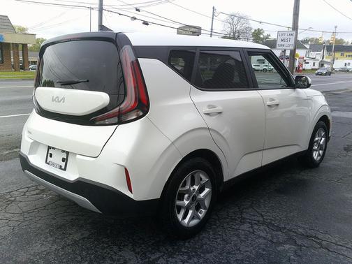 Snow White Pearl 2023 Kia Soul LX