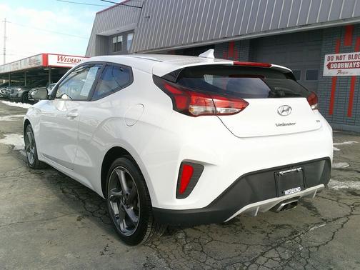 2019 Hyundai Veloster 2