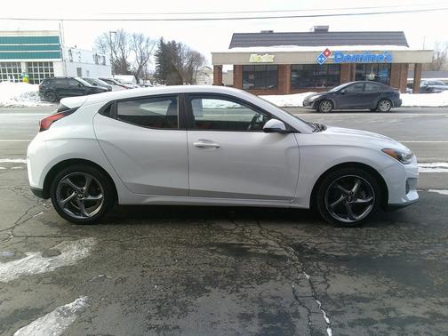 2019 Hyundai Veloster 2