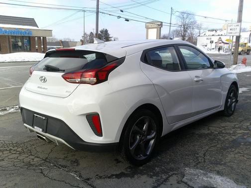2019 Hyundai Veloster 2