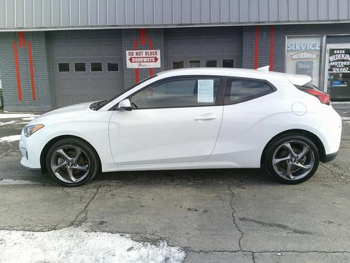 2019 Hyundai Veloster 2