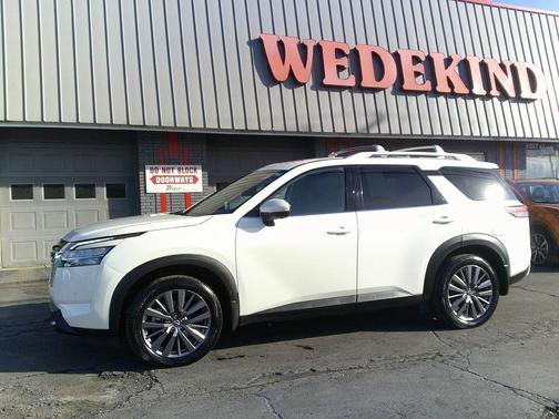 2023 Nissan Pathfinder SL 4WD